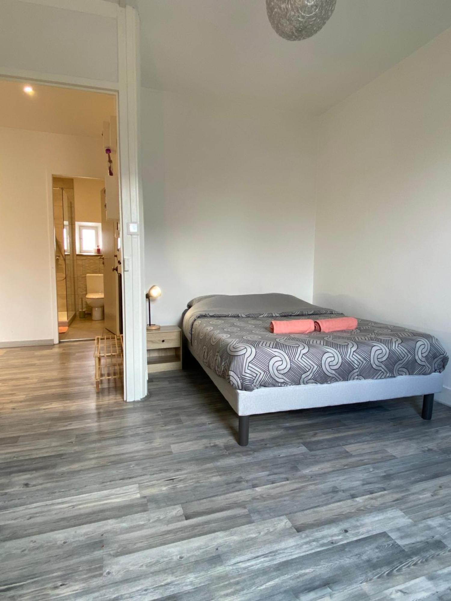 Appart' rénové 2022 avec goût, proche commodités Chambéry Extérieur photo